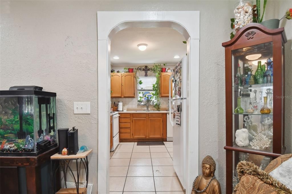 For Sale: $265,000 (2 beds, 1 baths, 672 Square Feet)