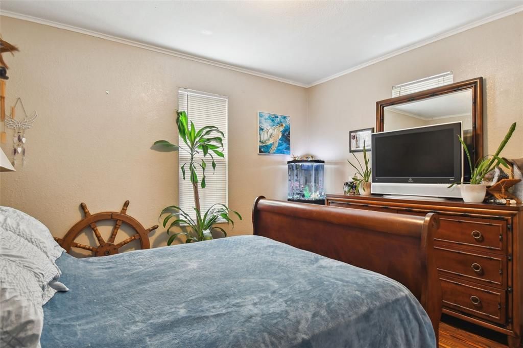 For Sale: $265,000 (2 beds, 1 baths, 672 Square Feet)