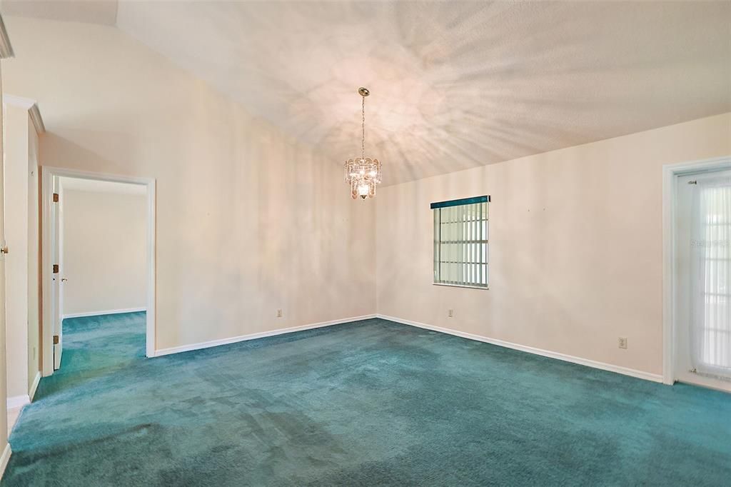 Living room to dining room, entrance to the owner's bedroom to the left