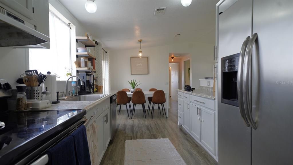 For Sale: $205,000 (3 beds, 2 baths, 1152 Square Feet)