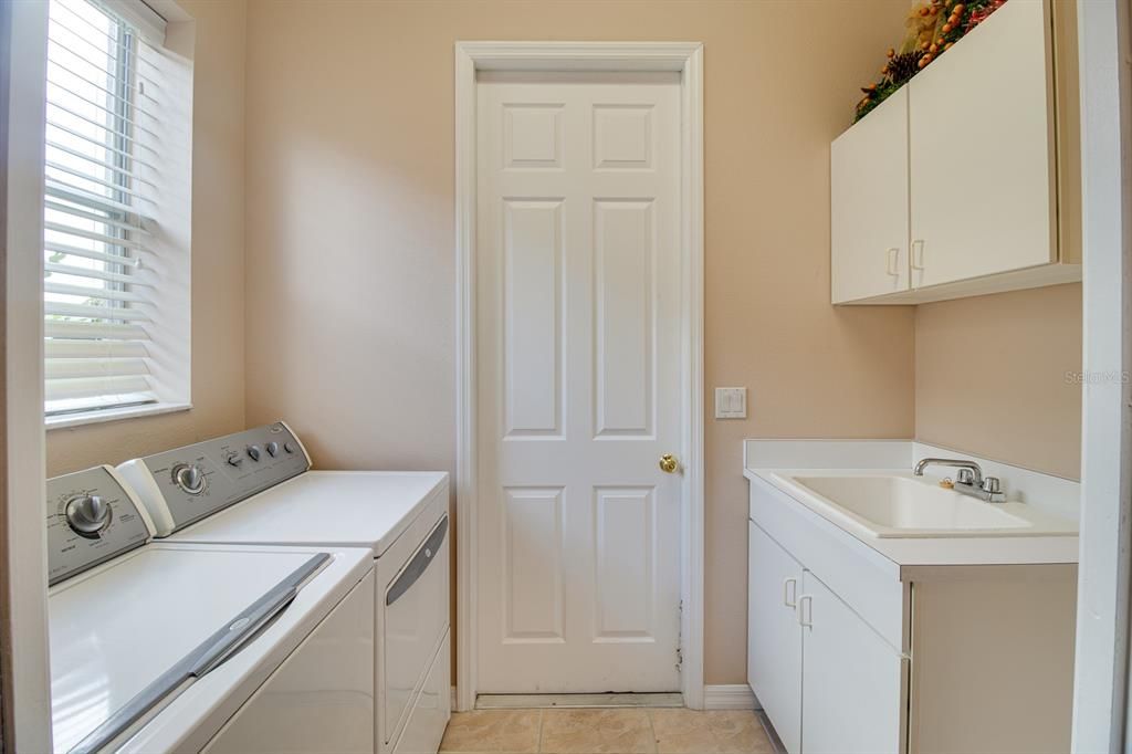 Laundry Room with sink