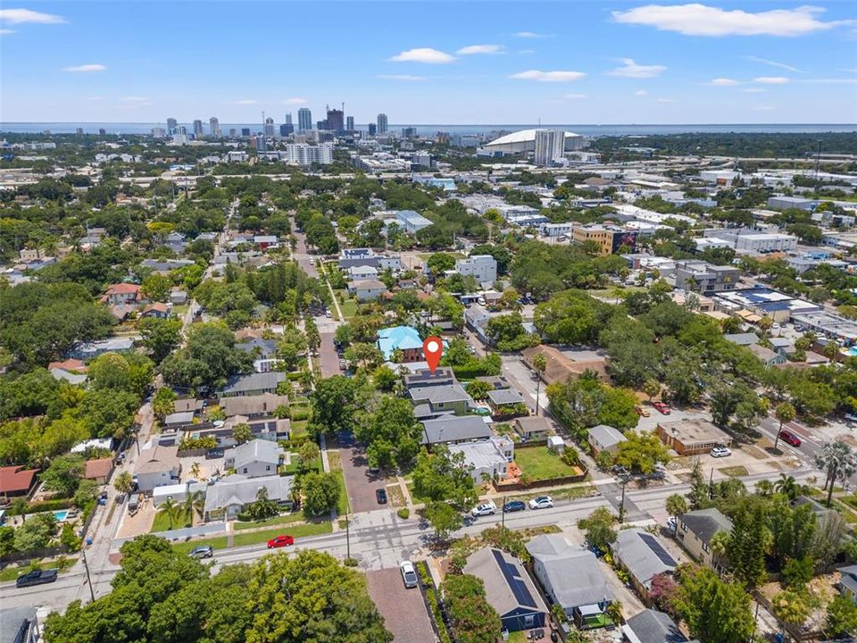 Active With Contract: $1,200,000 (4 beds, 2 baths, 2293 Square Feet)