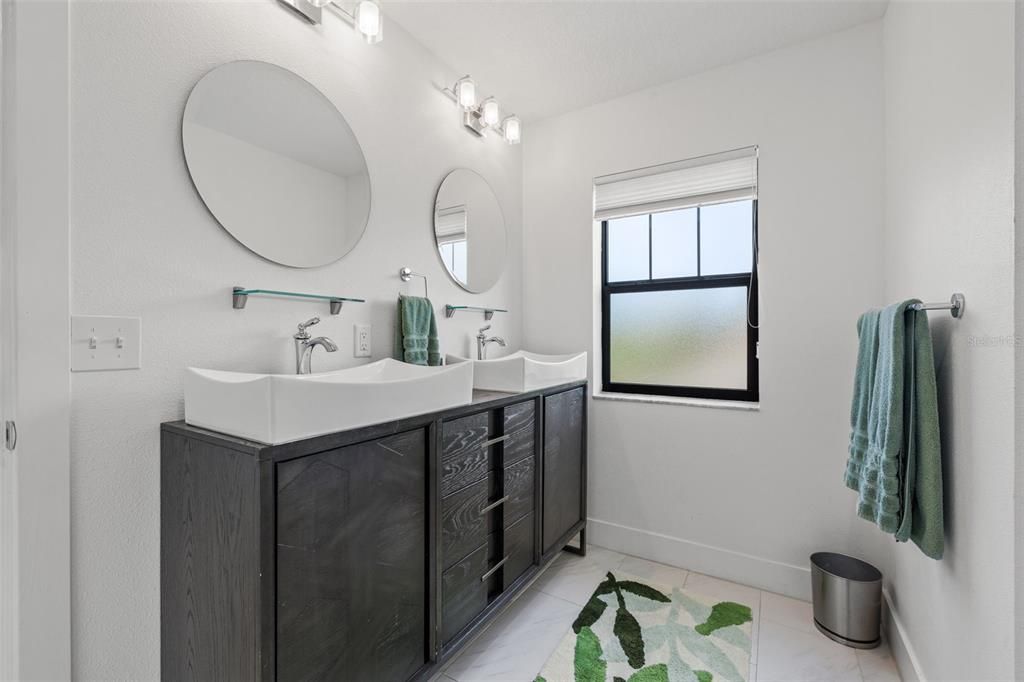 Active With Contract: $1,200,000 (4 beds, 2 baths, 2293 Square Feet)