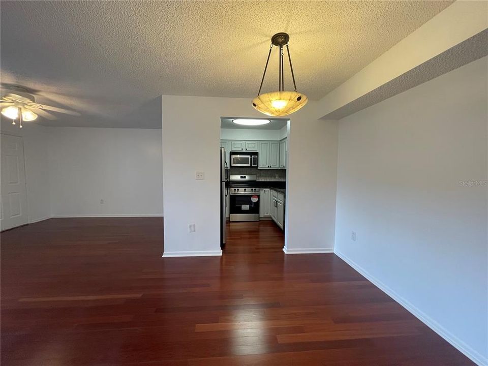 For Rent: $1,430 (1 beds, 1 baths, 685 Square Feet)