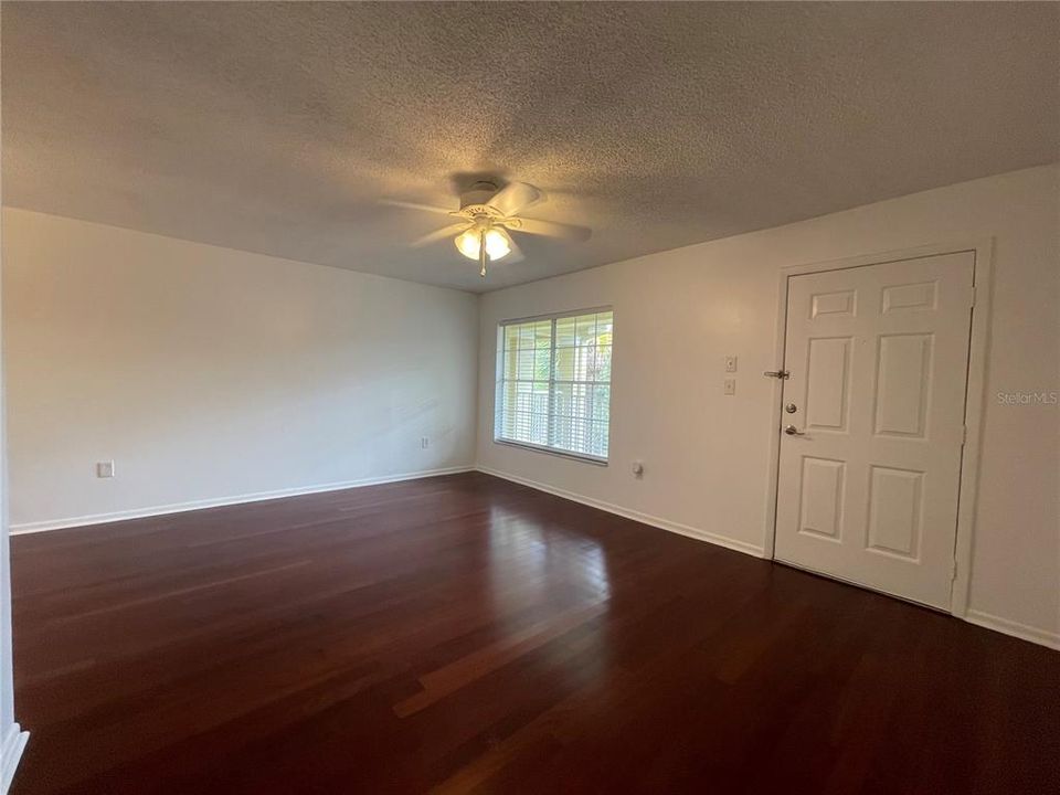 For Rent: $1,430 (1 beds, 1 baths, 685 Square Feet)