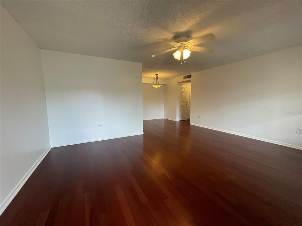 For Rent: $1,430 (1 beds, 1 baths, 685 Square Feet)