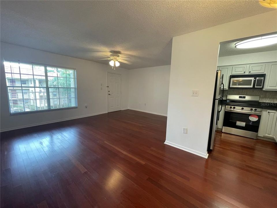 For Rent: $1,430 (1 beds, 1 baths, 685 Square Feet)