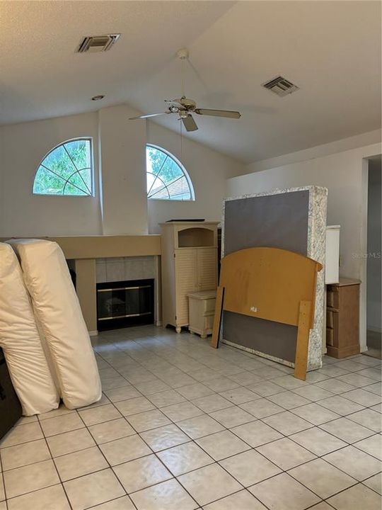 For Sale: $390,000 (4 beds, 2 baths, 1869 Square Feet)