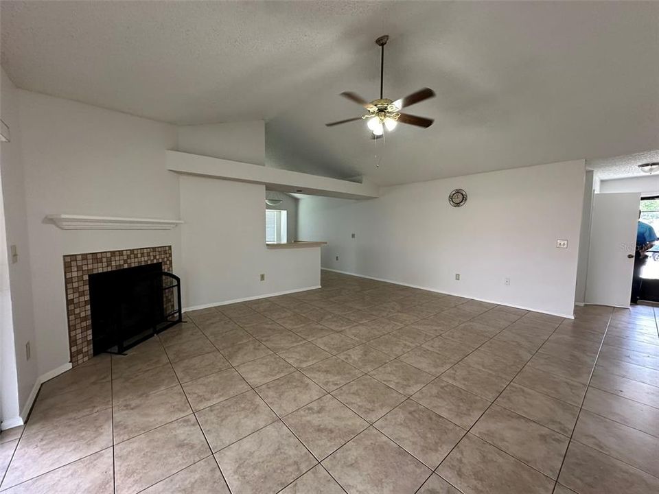 For Rent: $2,200 (3 beds, 2 baths, 1502 Square Feet)