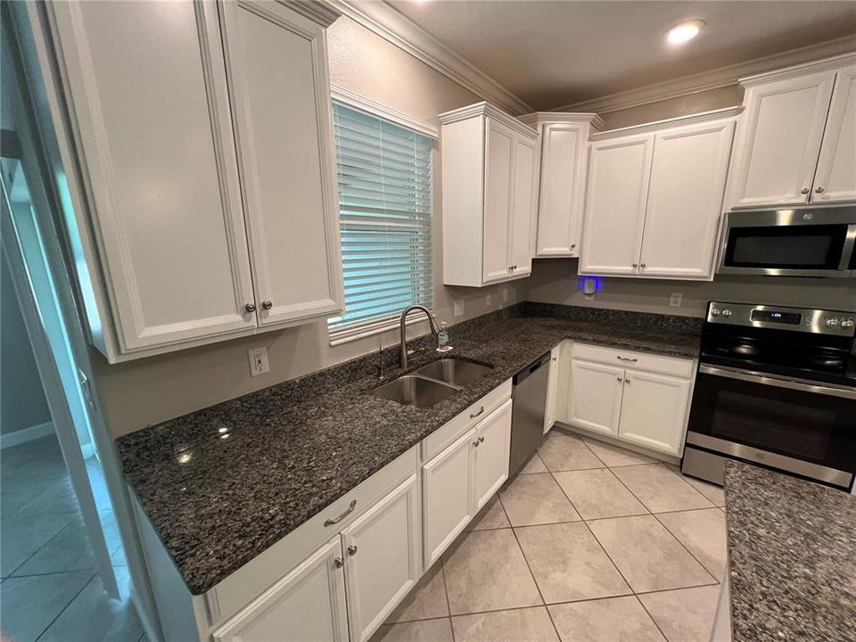 For Rent: $2,900 (4 beds, 2 baths, 2466 Square Feet)
