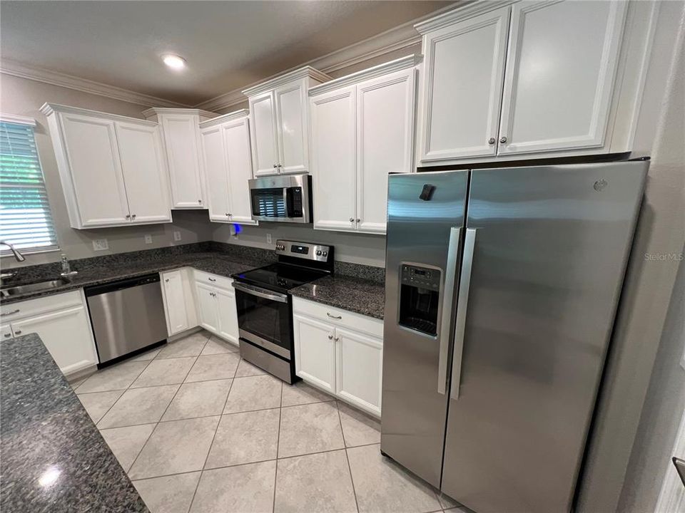 For Rent: $2,900 (4 beds, 2 baths, 2466 Square Feet)