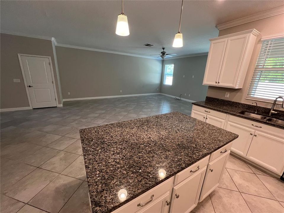 For Rent: $2,900 (4 beds, 2 baths, 2466 Square Feet)