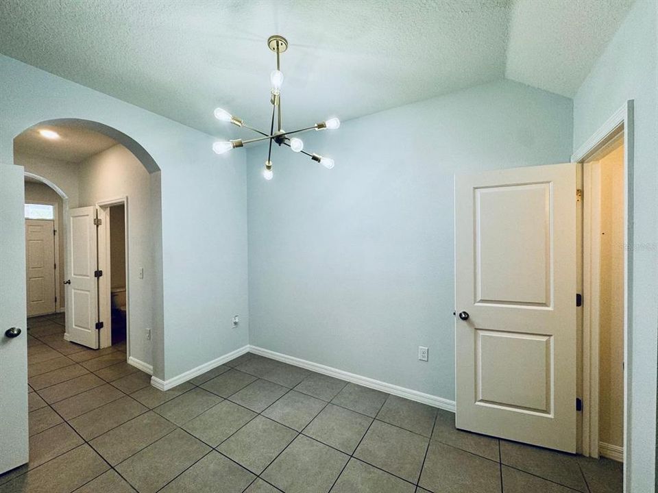 For Rent: $2,349 (3 beds, 2 baths, 1673 Square Feet)