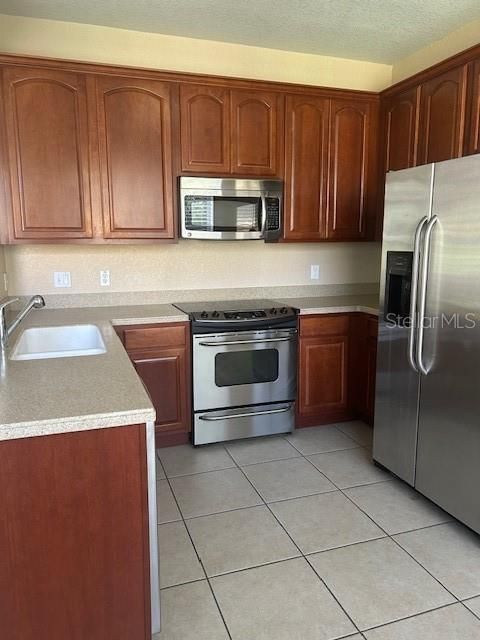 For Rent: $2,095 (3 beds, 3 baths, 1647 Square Feet)