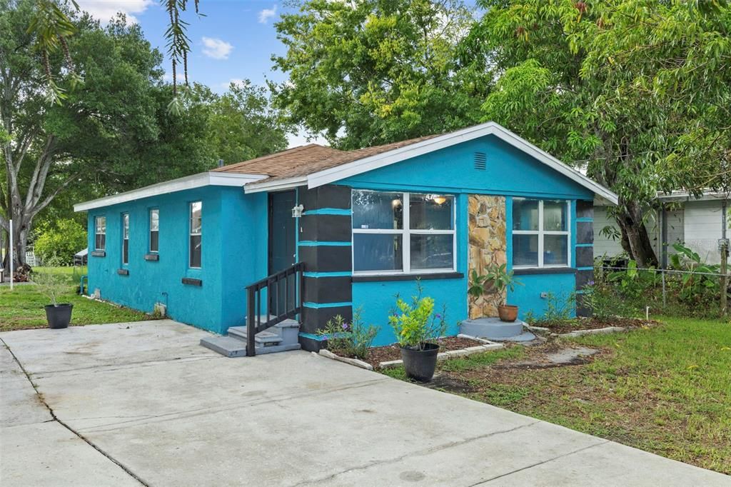 For Sale: $325,000 (4 beds, 1 baths, 1149 Square Feet)