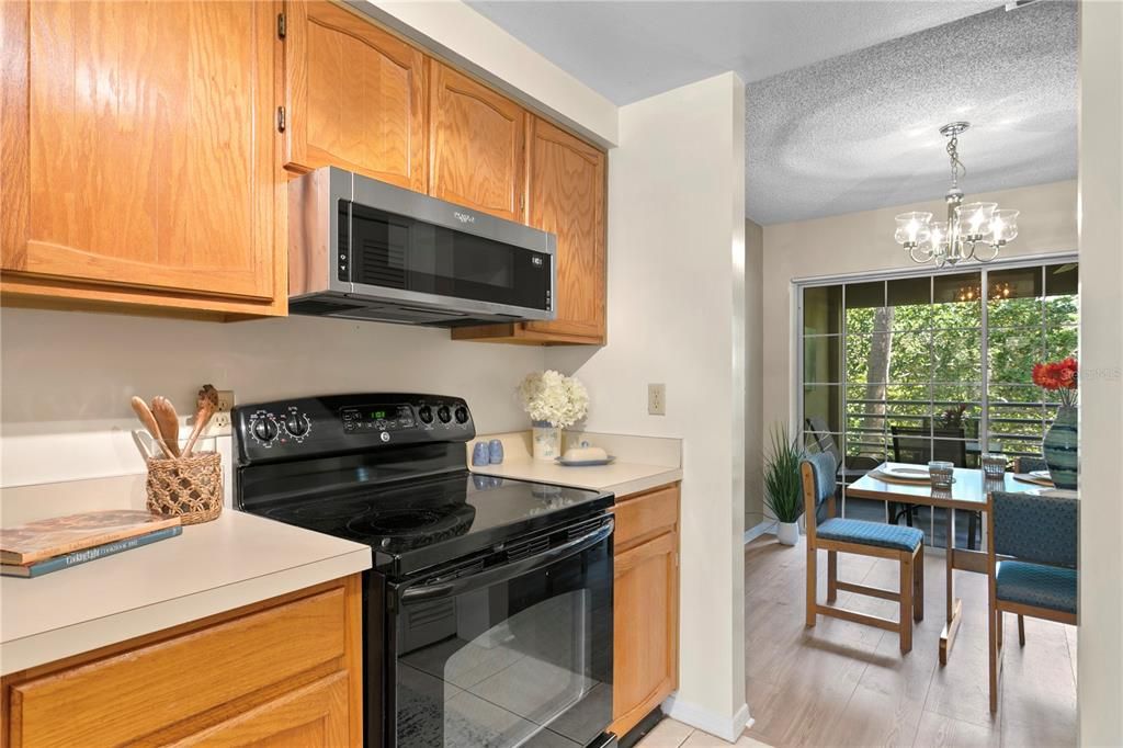 For Sale: $335,000 (2 beds, 2 baths, 1110 Square Feet)