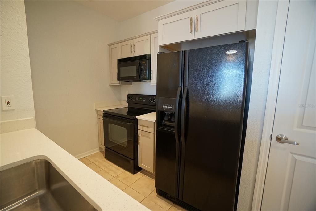 For Rent: $1,800 (1 beds, 1 baths, 654 Square Feet)