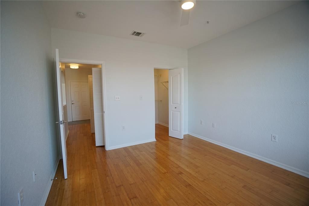 For Rent: $1,800 (1 beds, 1 baths, 654 Square Feet)