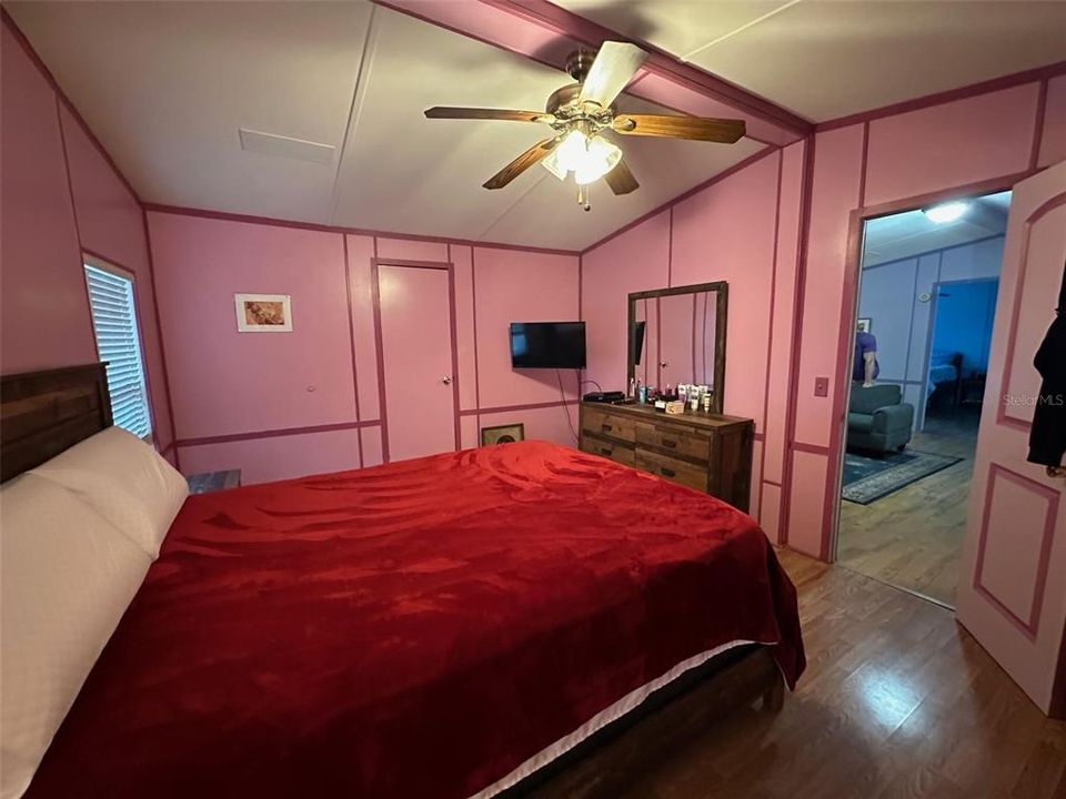 For Sale: $170,000 (2 beds, 2 baths, 960 Square Feet)