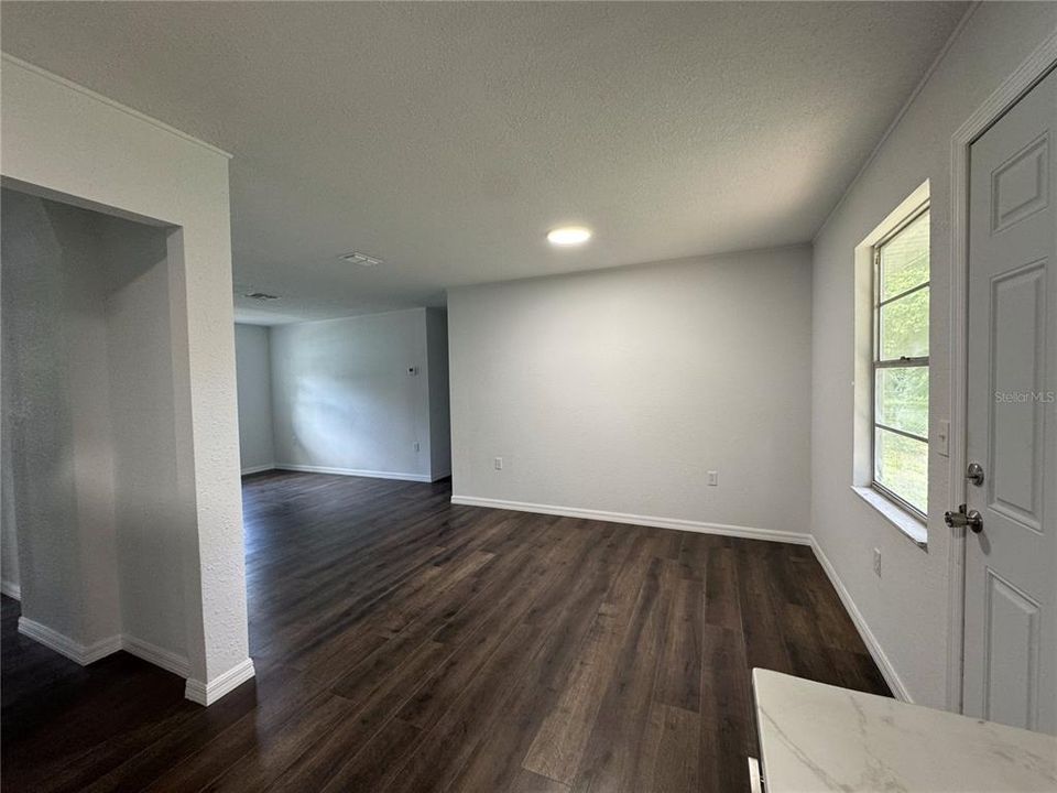 For Sale: $250,000 (4 beds, 2 baths, 1255 Square Feet)