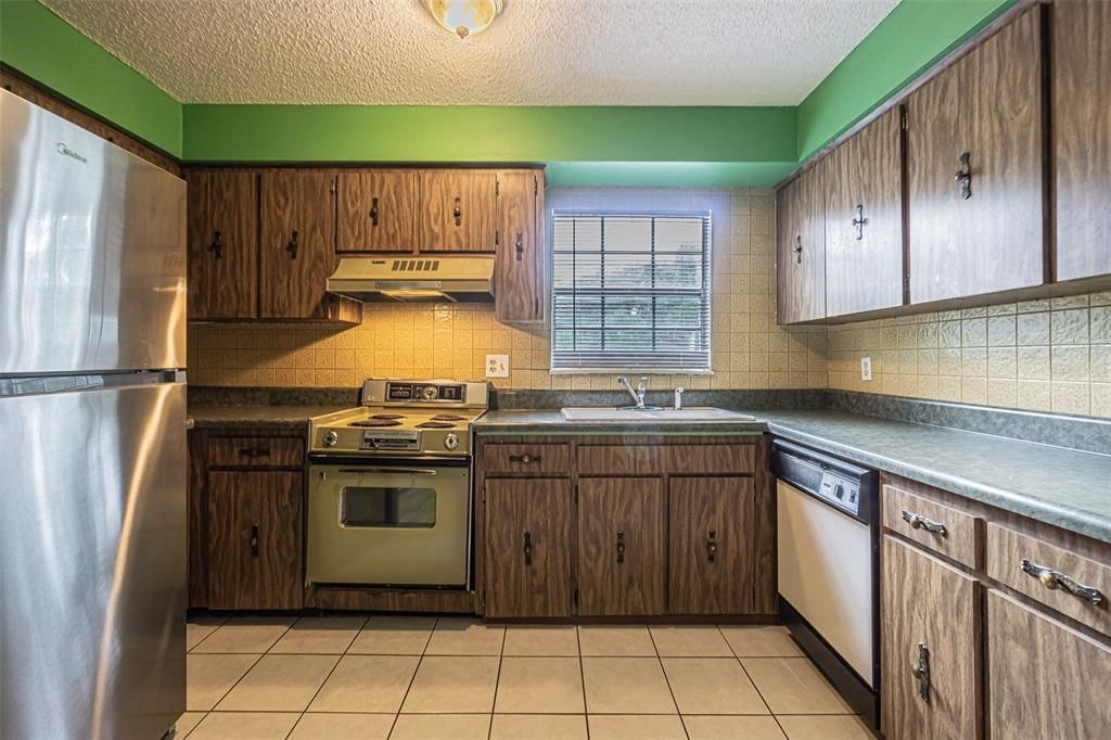 For Sale: $155,000 (2 beds, 1 baths, 1098 Square Feet)