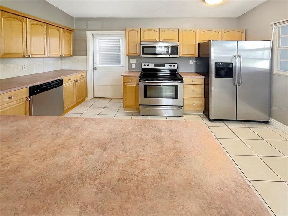 For Sale: $224,000 (2 beds, 1 baths, 693 Square Feet)