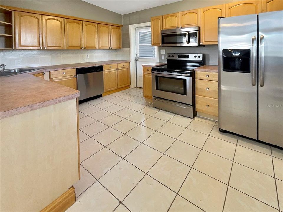 For Sale: $224,000 (2 beds, 1 baths, 693 Square Feet)