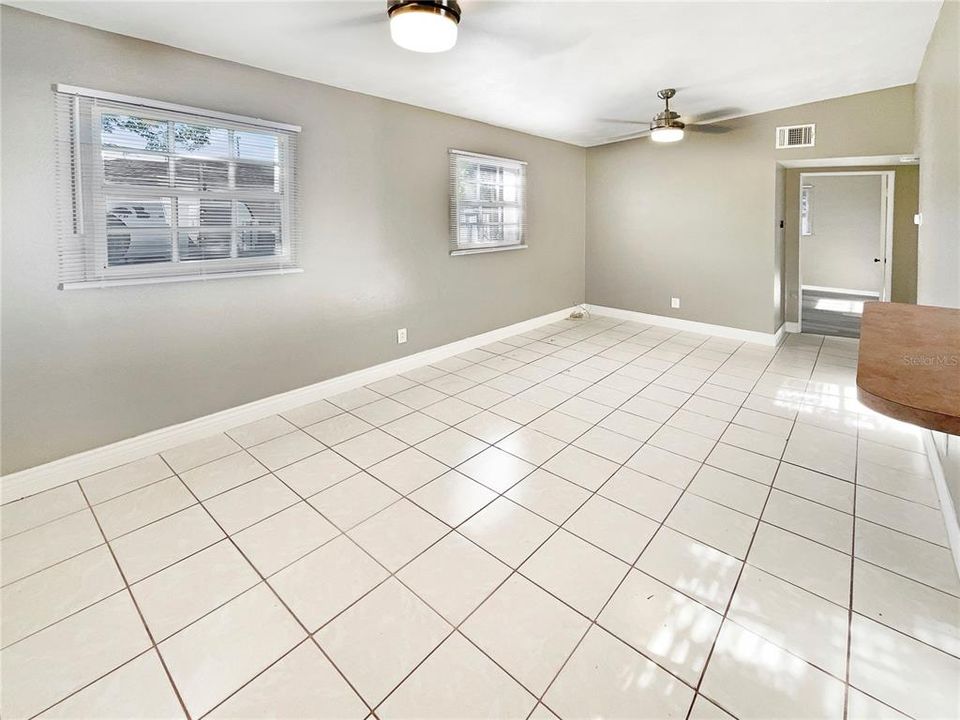 For Sale: $233,000 (2 beds, 1 baths, 693 Square Feet)