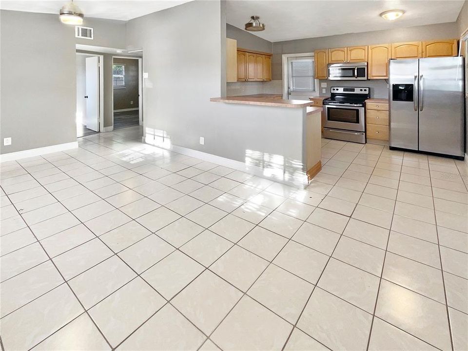 For Sale: $224,000 (2 beds, 1 baths, 693 Square Feet)