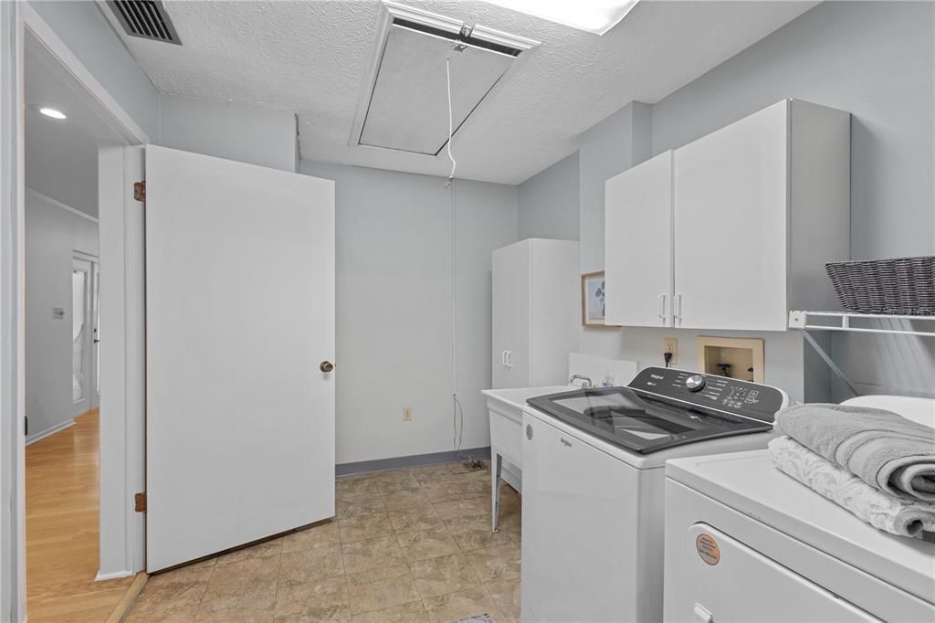 For Sale: $550,000 (3 beds, 2 baths, 1734 Square Feet)