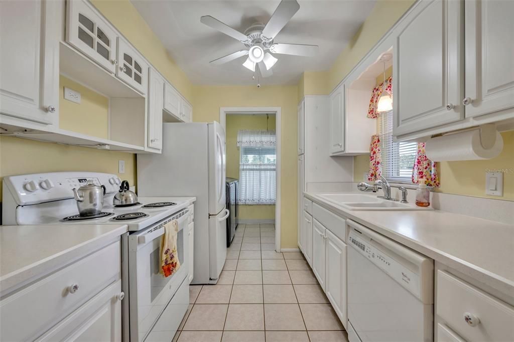 For Sale: $200,000 (2 beds, 1 baths, 1097 Square Feet)