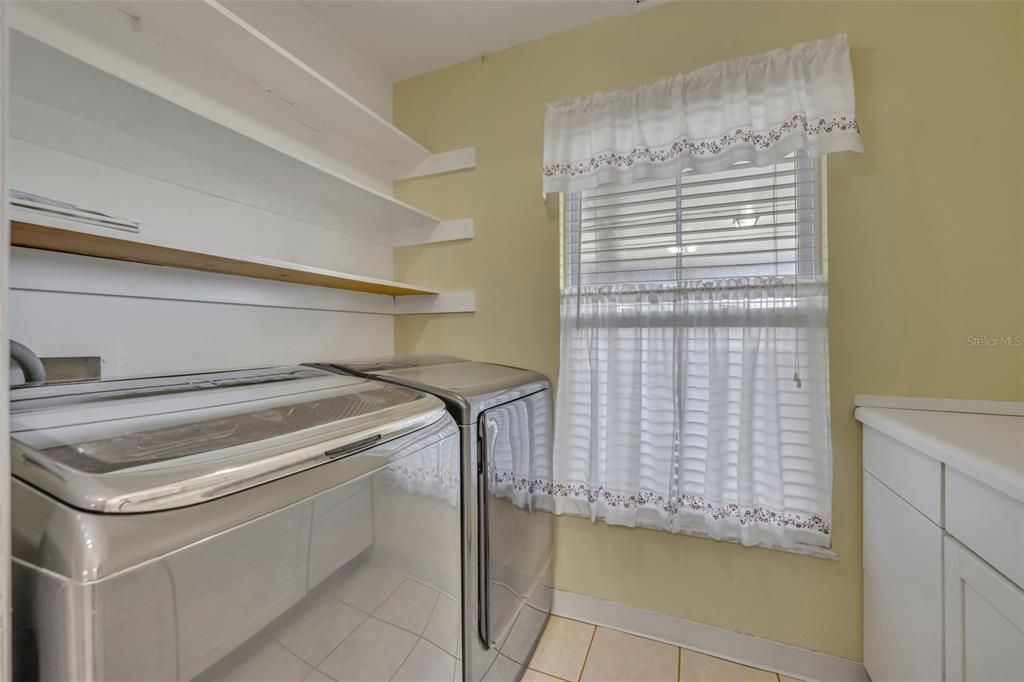 For Sale: $200,000 (2 beds, 1 baths, 1097 Square Feet)