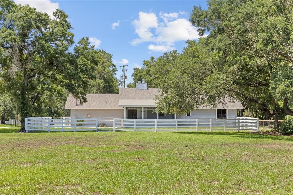 For Sale: $450,000 (2 beds, 2 baths, 1836 Square Feet)