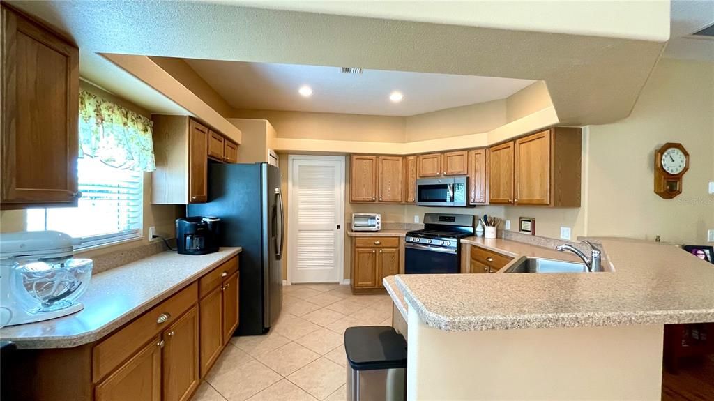 For Sale: $325,621 (2 beds, 2 baths, 1759 Square Feet)