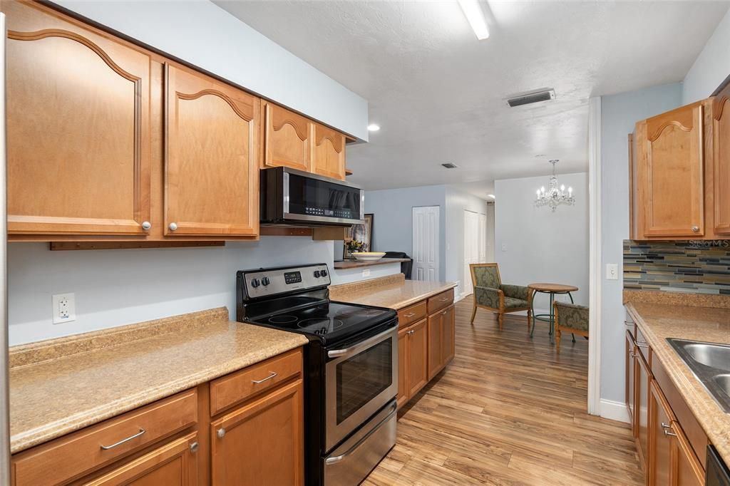 Active With Contract: $244,000 (3 beds, 2 baths, 1171 Square Feet)