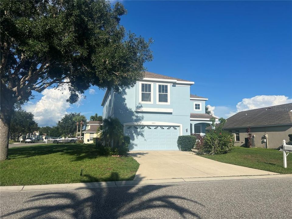 For Sale: $569,900 (5 beds, 2 baths, 2626 Square Feet)