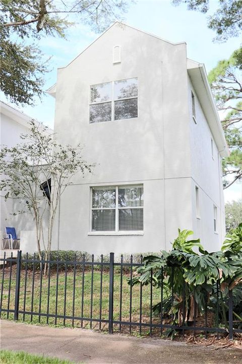 For Sale: $395,000 (2 beds, 2 baths, 1261 Square Feet)