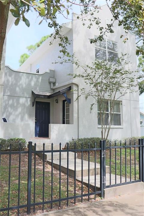 For Sale: $395,000 (2 beds, 2 baths, 1261 Square Feet)