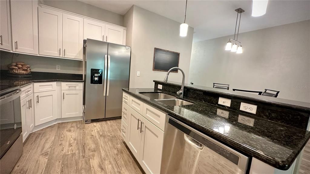 For Rent: $2,195 (2 beds, 2 baths, 1472 Square Feet)