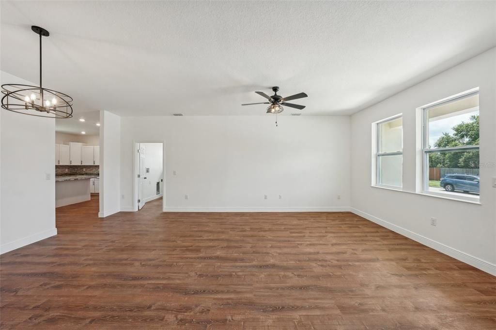 For Sale: $350,000 (3 beds, 2 baths, 1624 Square Feet)
