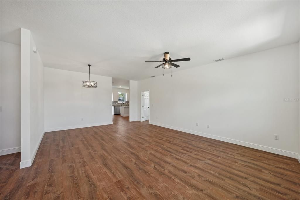 For Sale: $350,000 (3 beds, 2 baths, 1624 Square Feet)