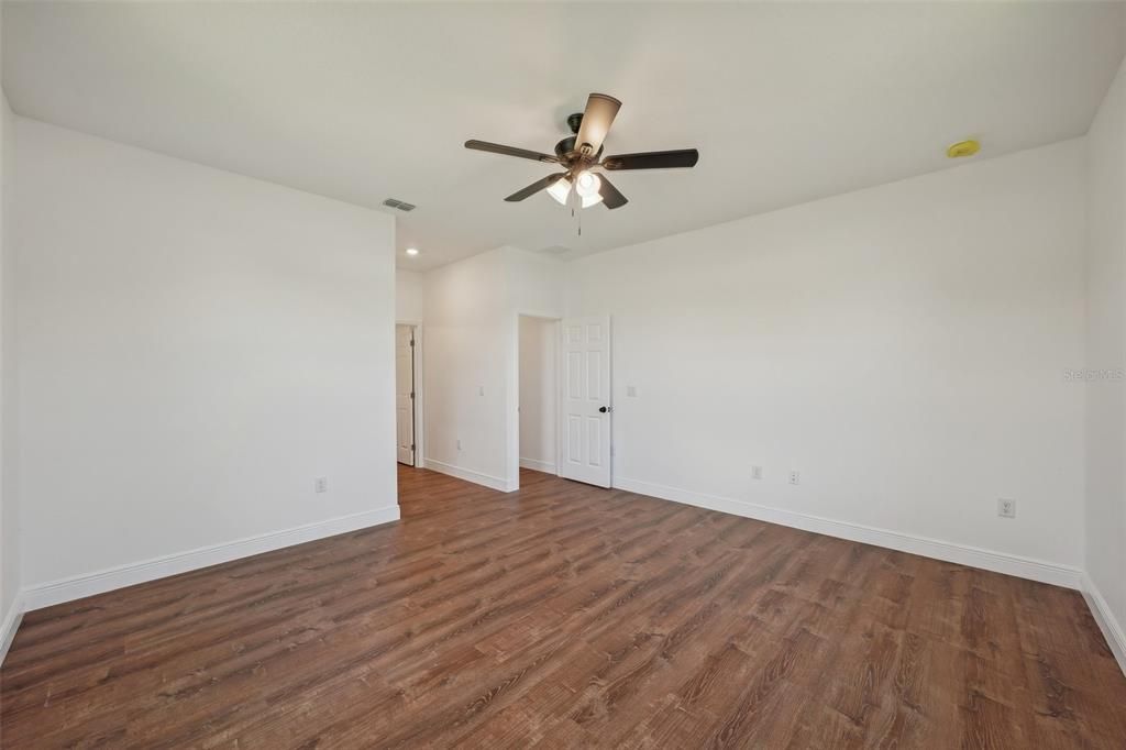 For Sale: $350,000 (3 beds, 2 baths, 1624 Square Feet)