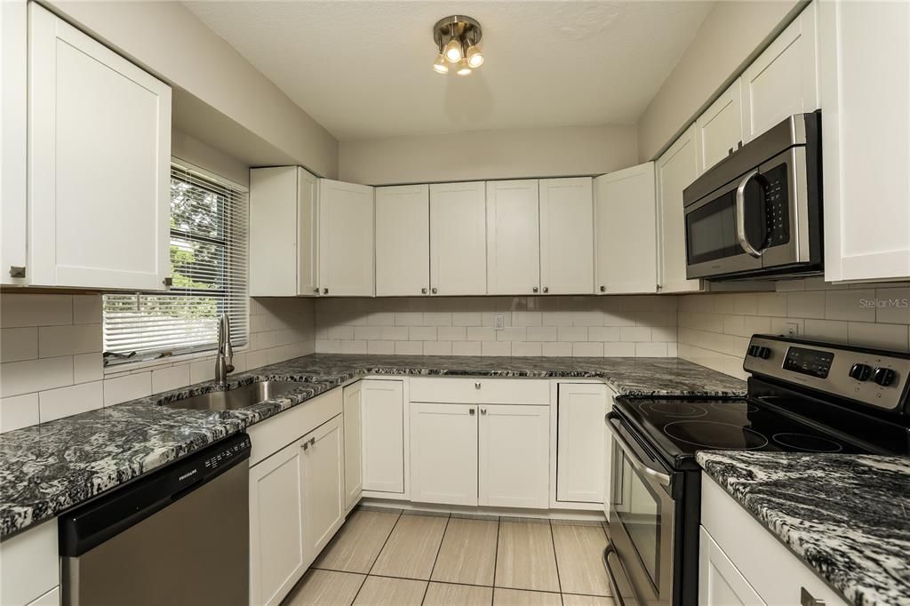 For Rent: $1,945 (4 beds, 2 baths, 1392 Square Feet)