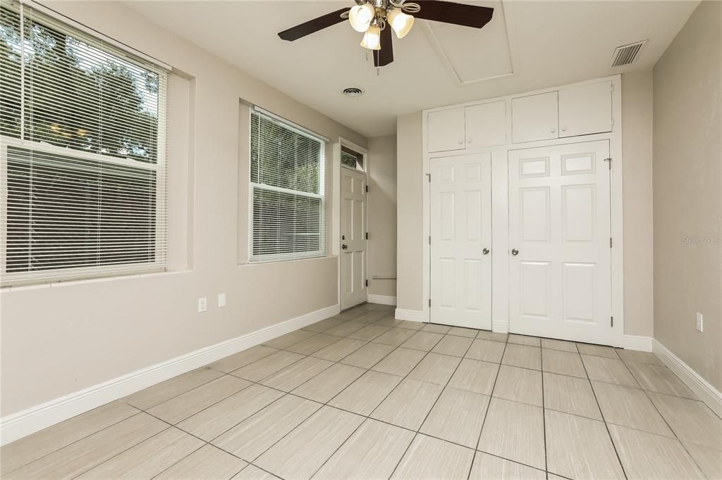 For Rent: $1,945 (4 beds, 2 baths, 1392 Square Feet)