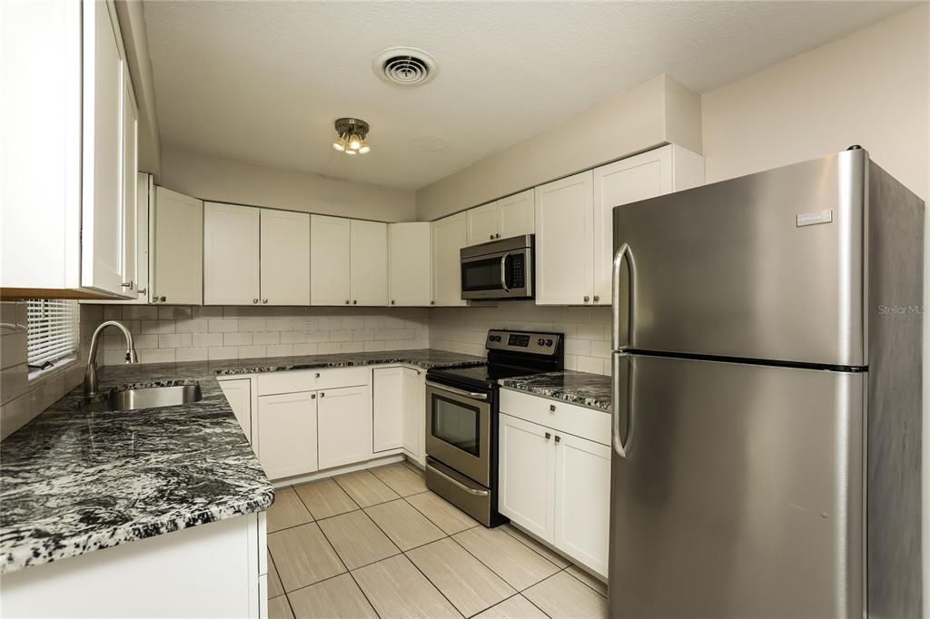 For Rent: $1,945 (4 beds, 2 baths, 1392 Square Feet)