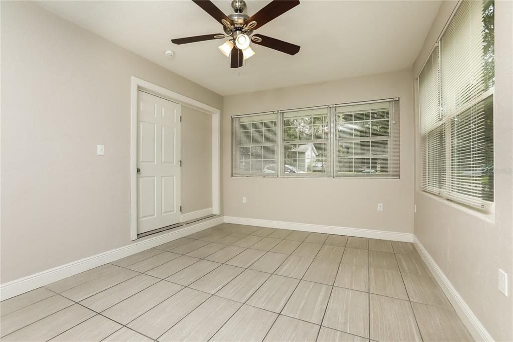 For Rent: $1,945 (4 beds, 2 baths, 1392 Square Feet)