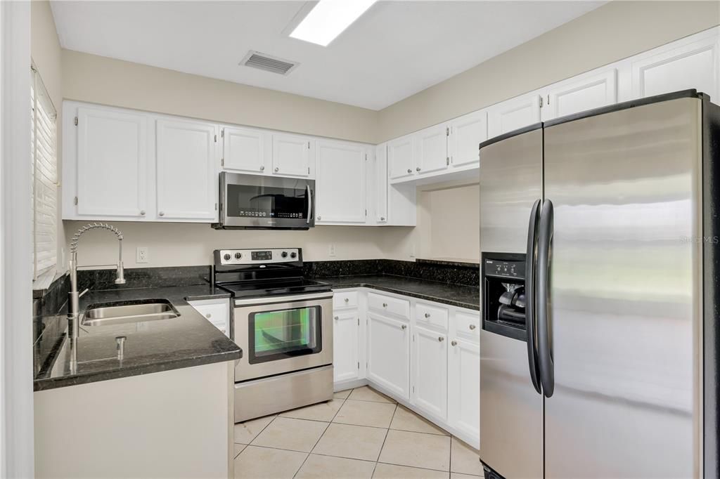 For Rent: $2,000 (2 beds, 2 baths, 1396 Square Feet)