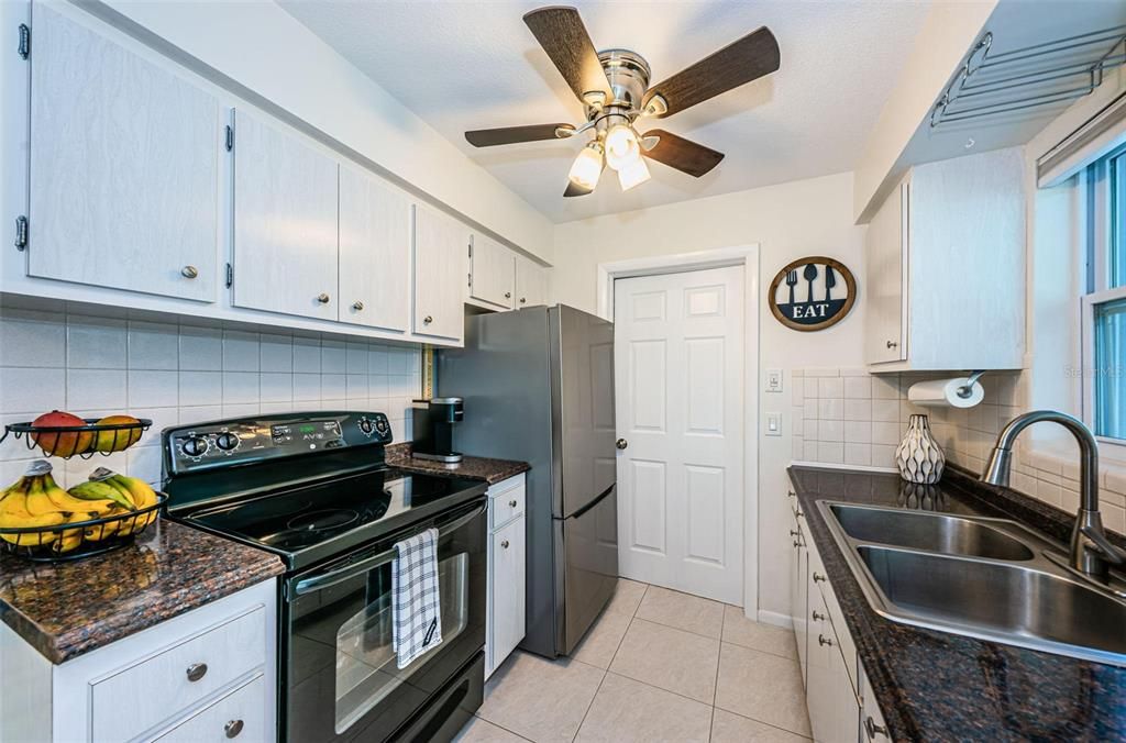 For Sale: $329,990 (2 beds, 1 baths, 774 Square Feet)