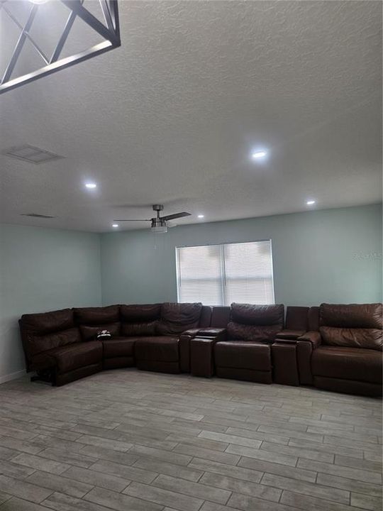 For Rent: $2,750 (3 beds, 2 baths, 1210 Square Feet)