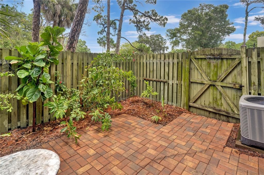 Beautiful fully fenced garden area w/ newly installed pavers